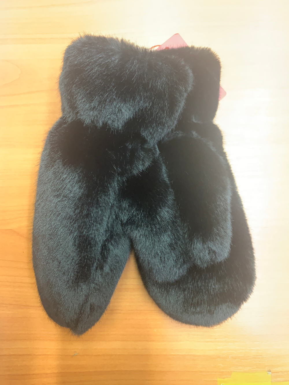 Варежки. Женские. Материал верха: Искусственная норка. Подклад: Плюш-флис. В упаковке разные цвета. 12 шт в упаковке.