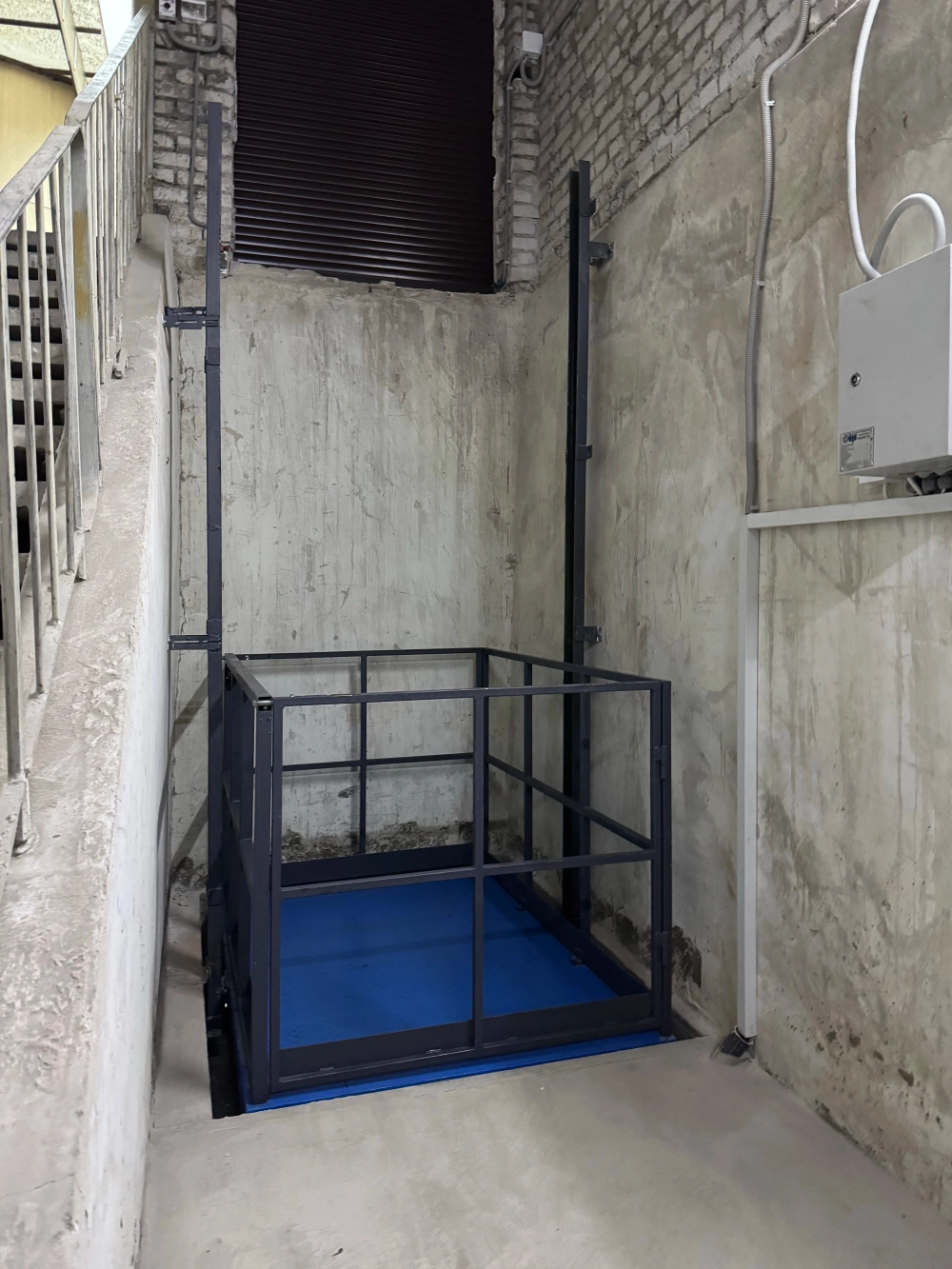 Ножничный стол