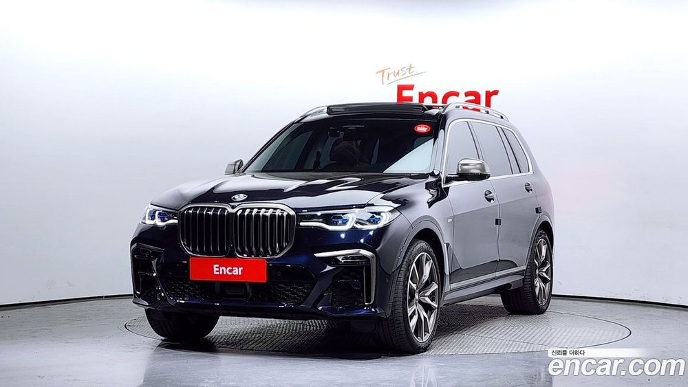 BMW X7 (G07) M50i 6-и местный (10.2020)