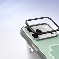 Чехол зеленого цвета (Clover Edition) для смартфона iPhone 17 Pro, серия Luvy Series (со съемным ремешком) от Dux Ducis