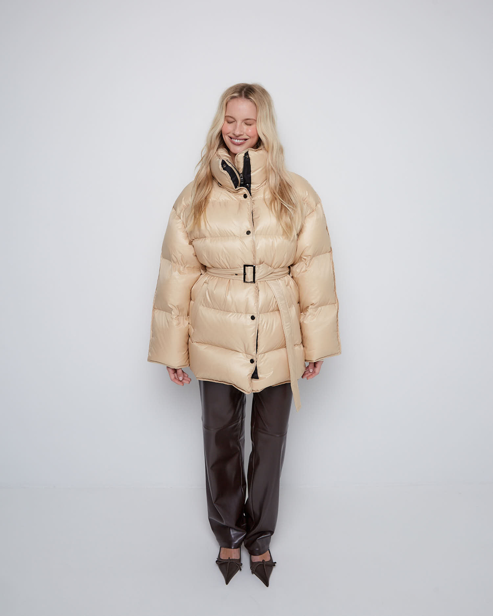 Пуховик со съемным капюшоном из нейлона Монклер бежевый