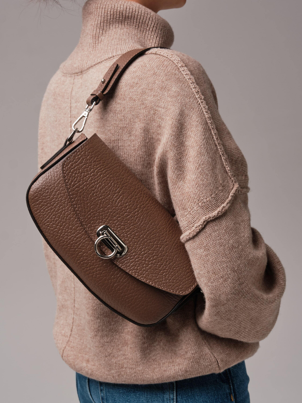 Кожаная сумка Azaro 31049 коричневый какао соло