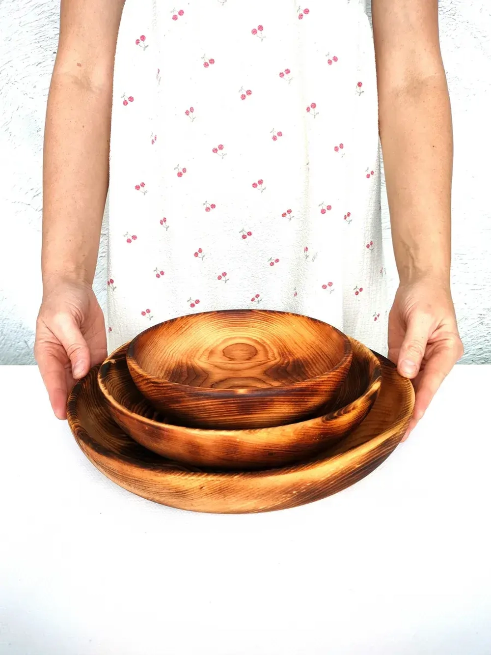 Набор деревянных сервировочных тарелок из кедра