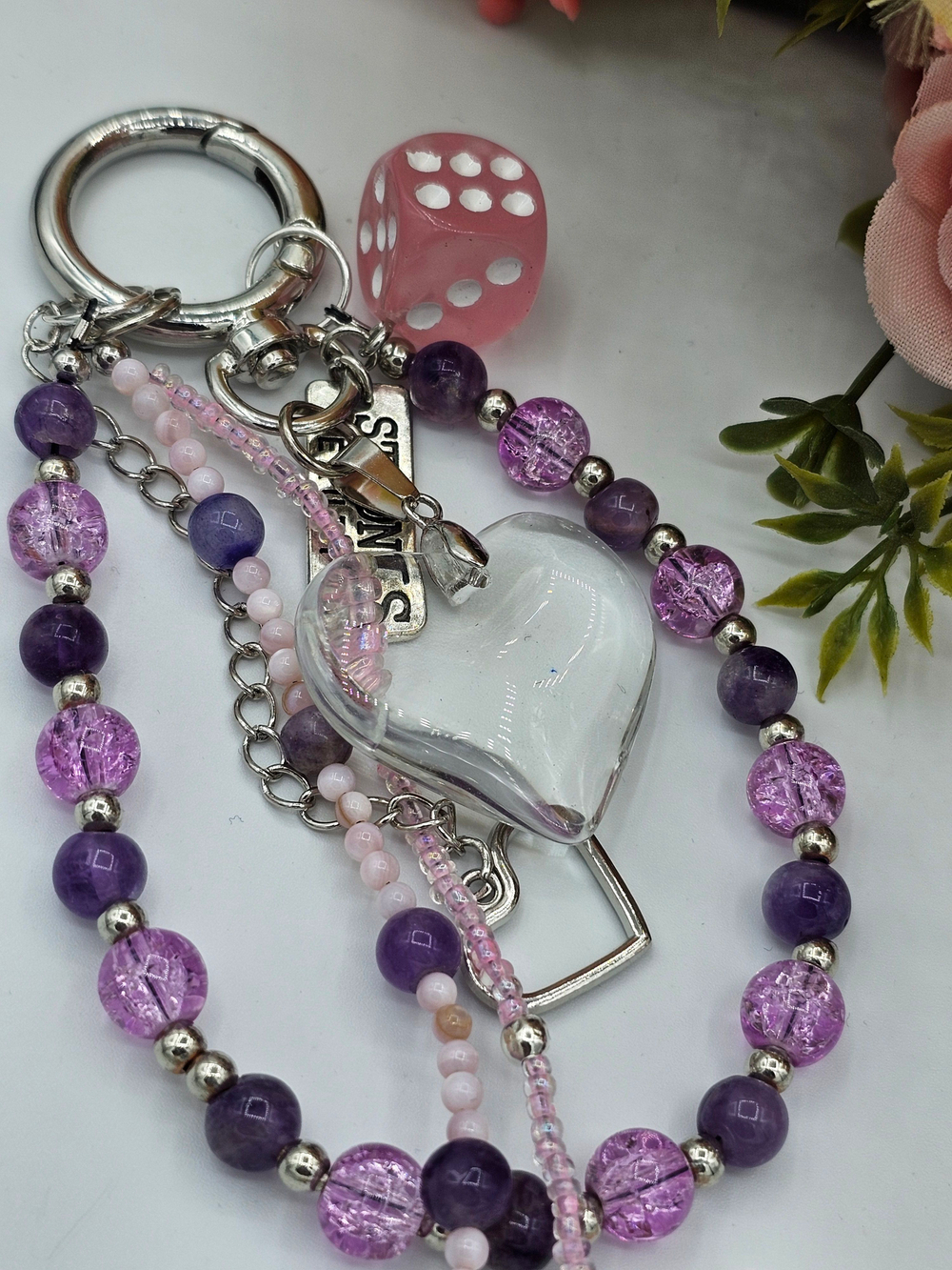 Обвес на сумку, брелок для ключей, подвеска авторская ручная работа с натуральными камнями "Фиолетовая нежность"