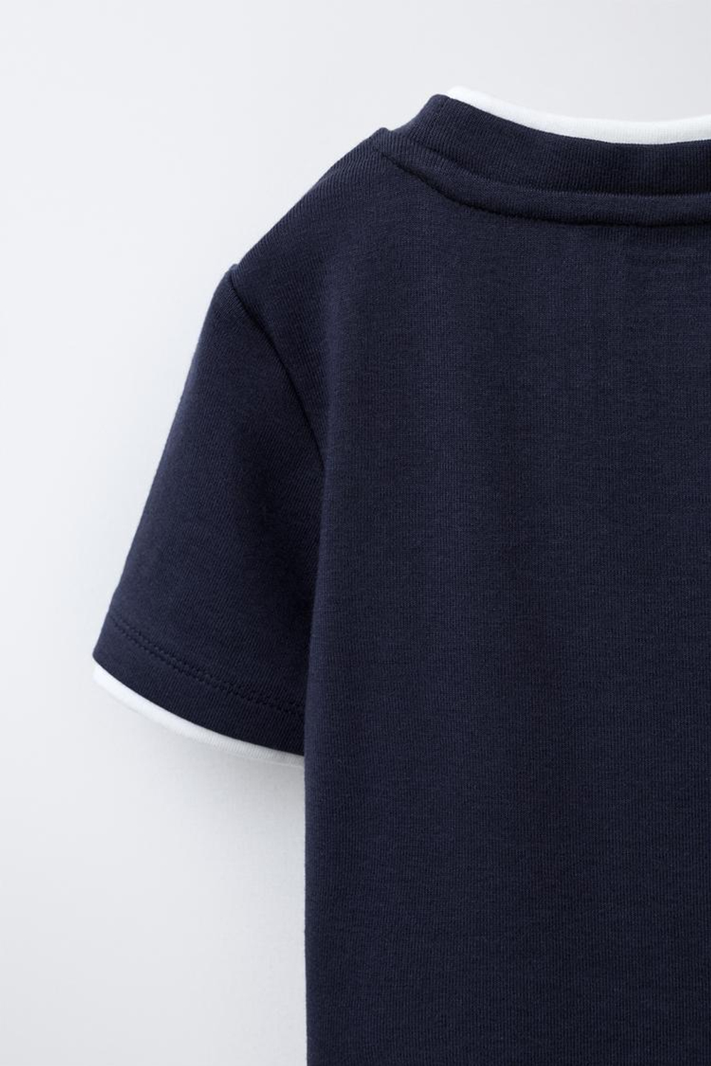 ZARA ФУТБОЛКА С ДВОЙНЫМ ВОРОТНИКОМ И МОДАЛОМ, МОРСКОЙ СИНИЙ