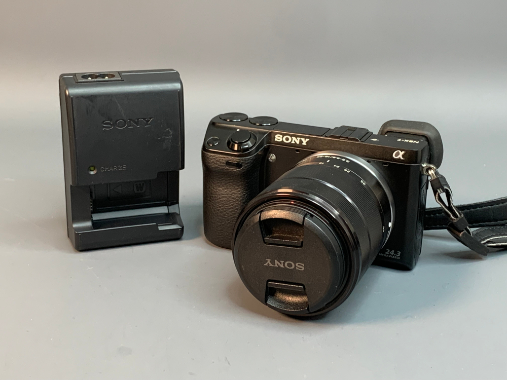 Sony Nex-7 kit E 3.5-5.6 18-55mm OSS 1.700 кадров