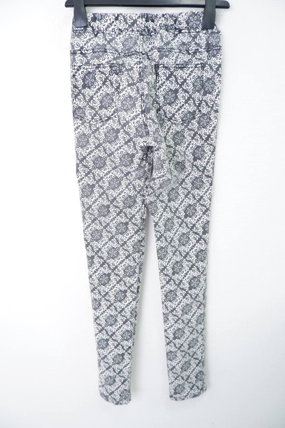 Брюки с красивым принтом 42 размер