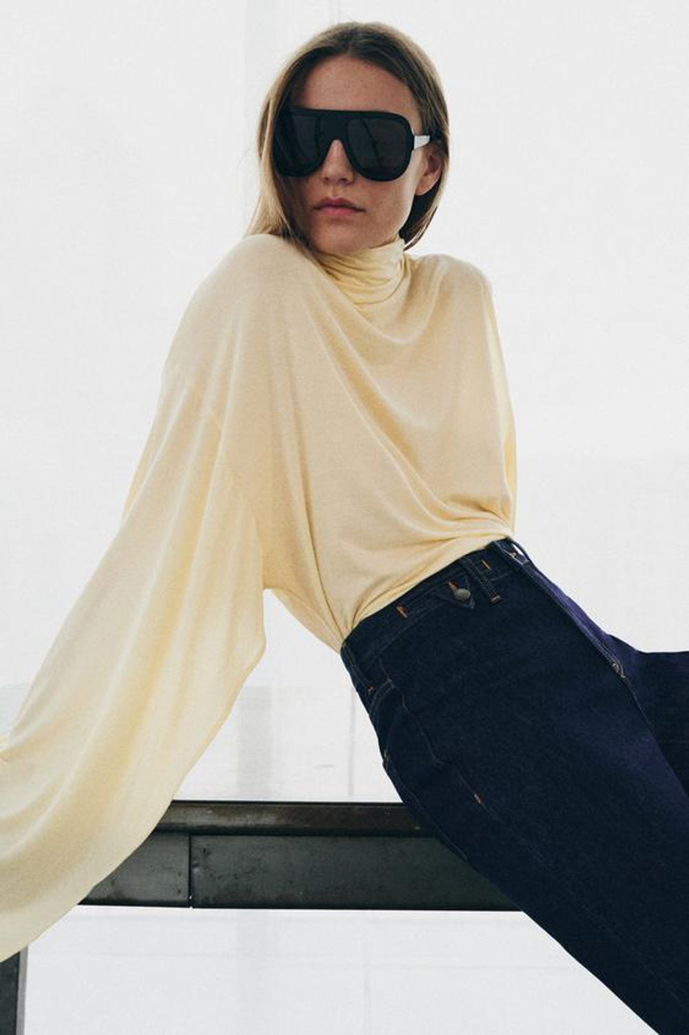 ZARA ДЖИНСЫ FLARE С ВЫСОКОЙ ПОСАДКОЙ — ZW COLLECTION, СИНИЙ