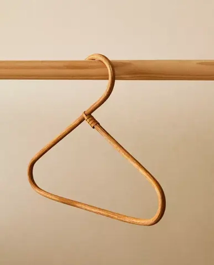 ZARA HOME ДЕТСКИЕ ВЕШАЛКИ ИЗ РОТАНГА (НАБОР ИЗ 4 ШТ.), СВЕТЛО-БЕЖЕВЫЙ