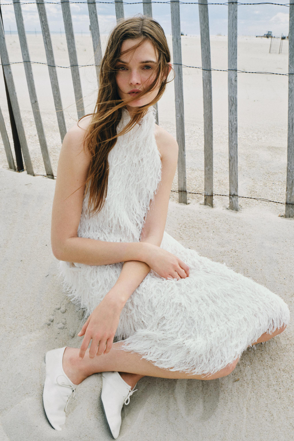 ZARA ПЛАТЬЕ ИЗ КОЛЛЕКЦИИ ZW С ГОРЛОВИНОЙ ХАЛТЕР, БЕЛЫЙ
