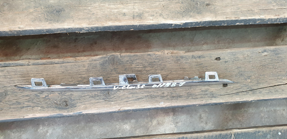 Молдинг решетки радиатора Mercedes V (W447) 14-нв Б/У Оригинал A4478880285