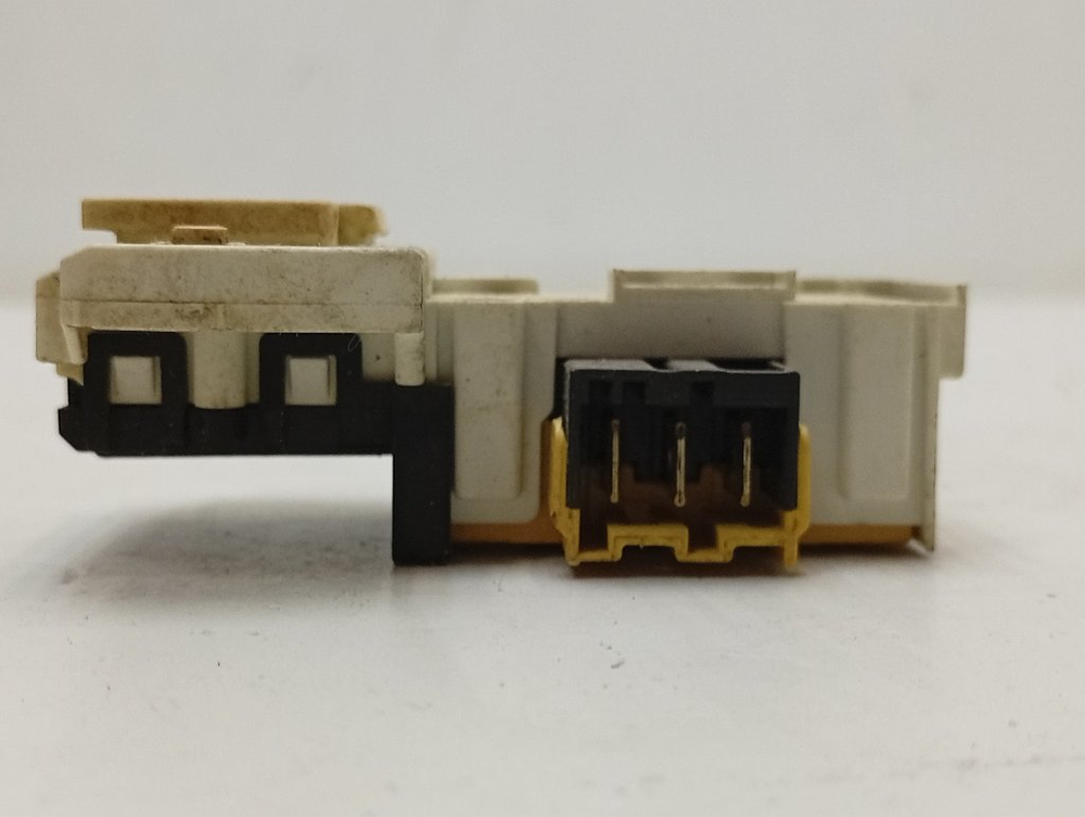 GOY1054L кт48 Замок люка для стиральной машины Candy 41041367 б/у