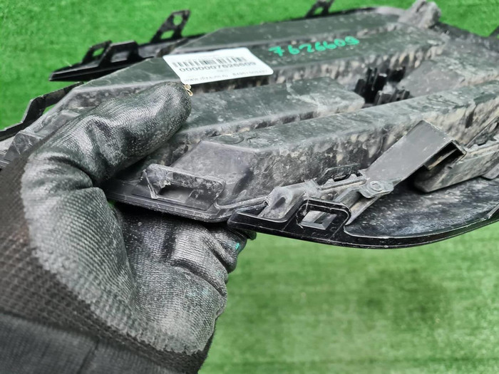 Решетка перед. бампера VW Touareg 3 (18-23) R-line