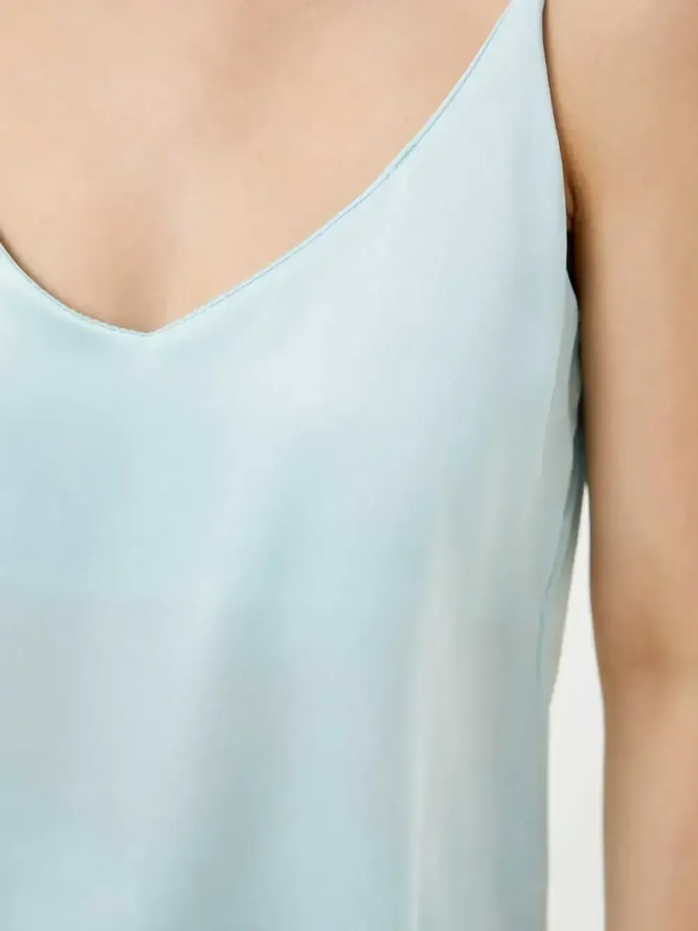 Топ на бретелях