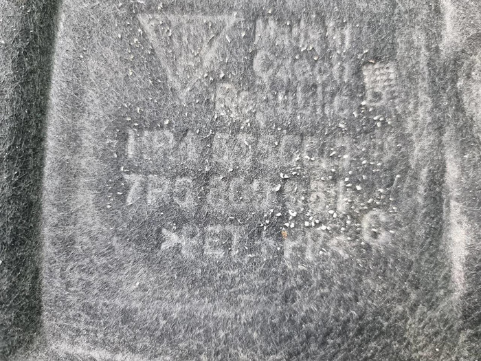 Подкрылок передний левый Porsche Cayenne 958 10-14