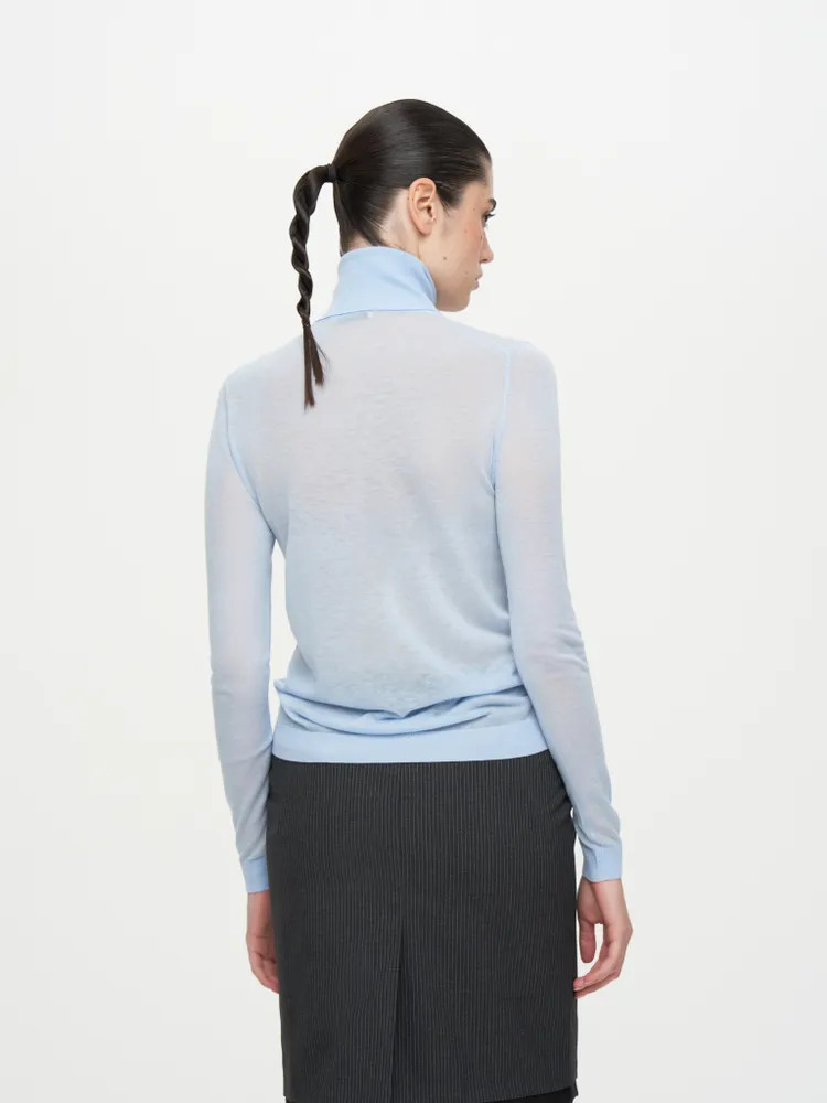 Голубая водолазка из шерсти