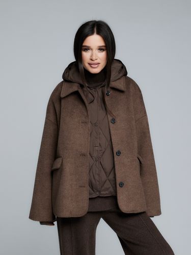 Коричневое пальто-пиджак с утепленным жилетом
