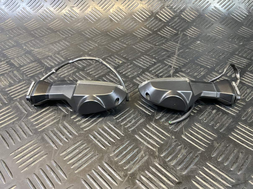 Поворотники задние Kawasaki Z1000 053358