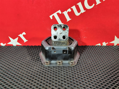 Подушка двигателя задняя