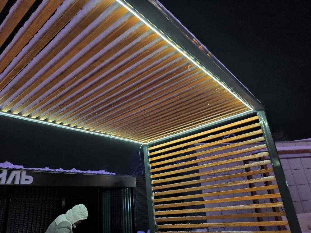Пергола «Орион» со светящимися LED качелями