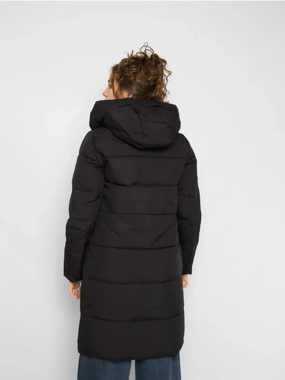 Куртка зимняя удлиненная с капюшоном