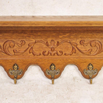 Настенная вешалка с растительным орнаментом и латунными крючками в Неоренессансном стиле