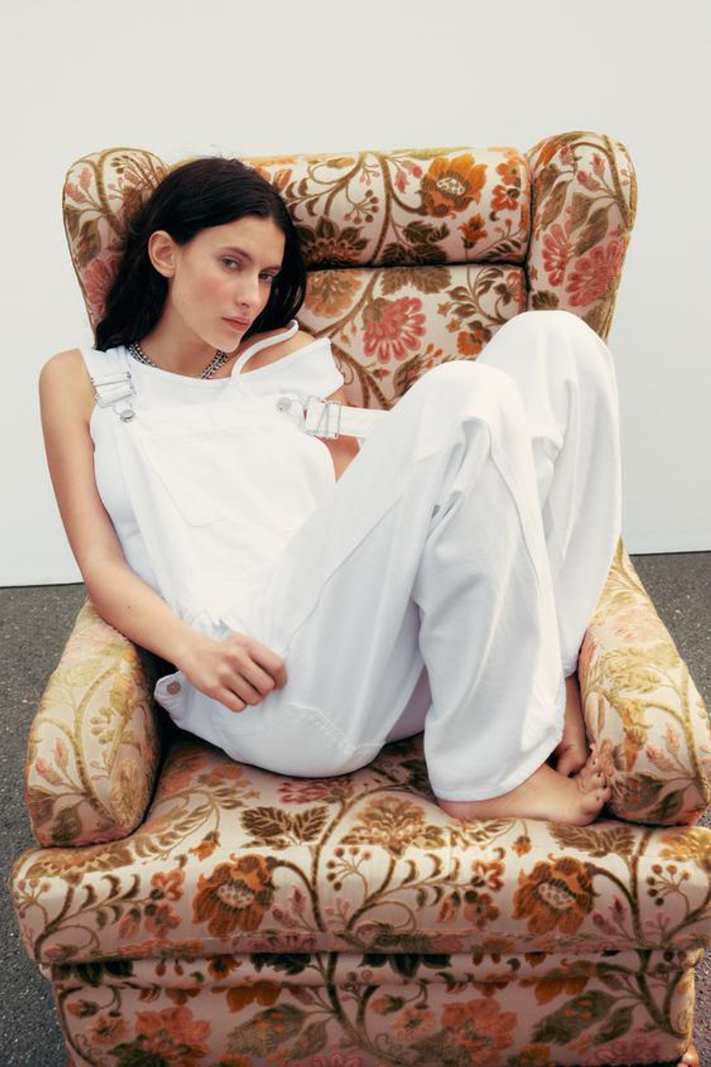 ZARA ДЖИНСОВЫЙ КОМБИНЕЗОН TRF, БЕЛЫЙ