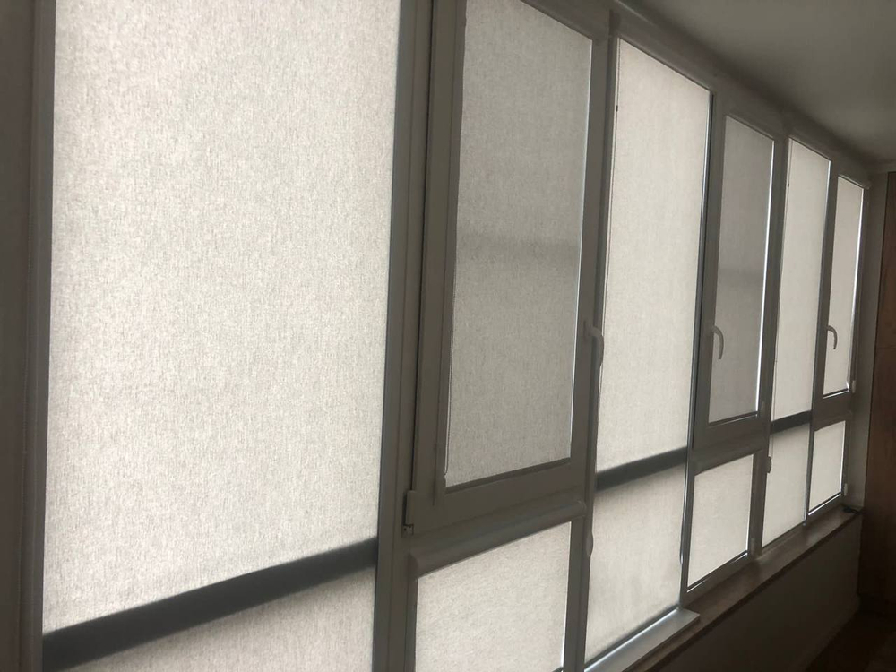 Рулонные шторы кассетные с направляющими