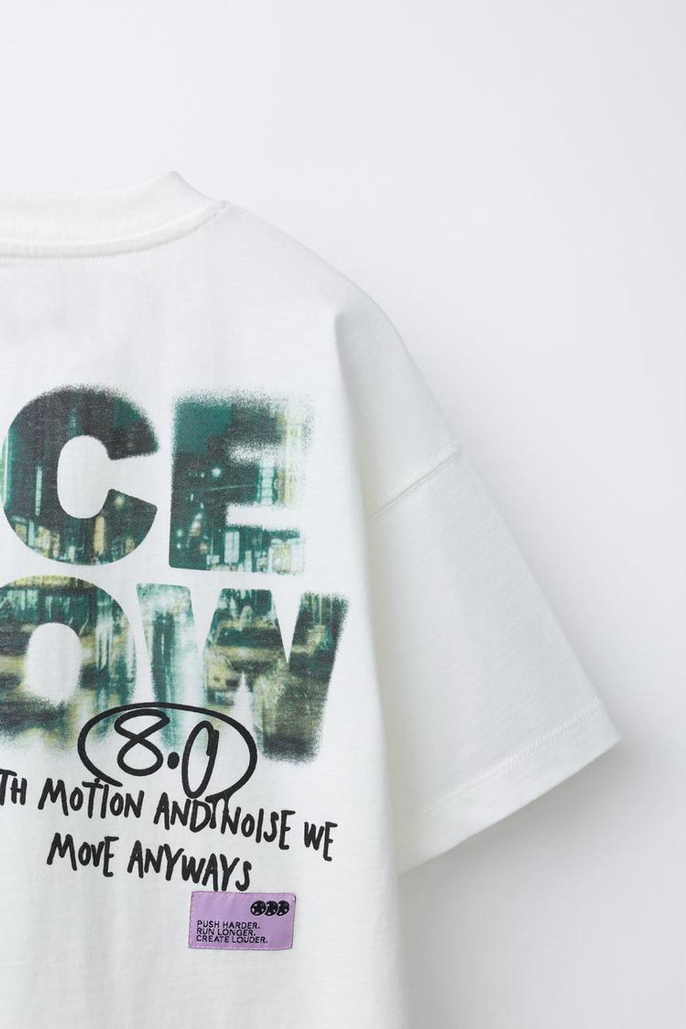 ZARA ФУТБОЛКА С ПРИНТОМ ГРАФФИТИ, БЕЛЫЙ