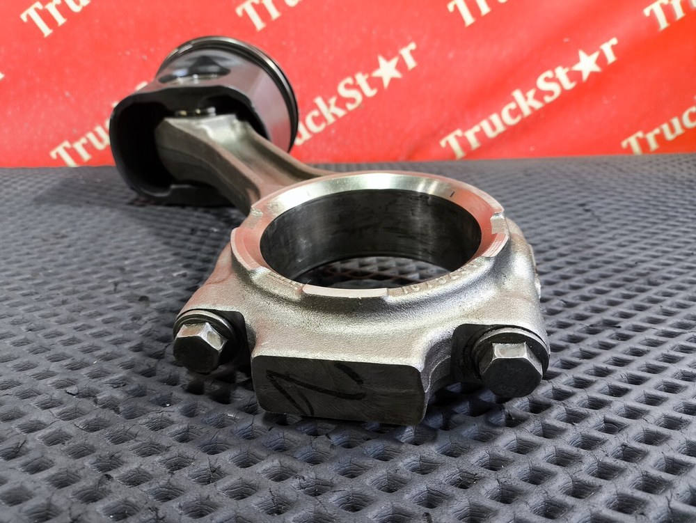 Поршень с шатуном