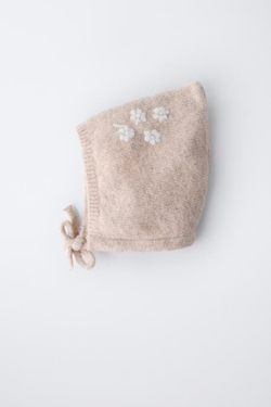 ZARA ТРИКОТАЖНЫЙ ЧЕПЧИК С ЦВЕТОЧНОЙ ВЫШИВКОЙ, СВЕТЛО-БЕЖЕВЫЙ