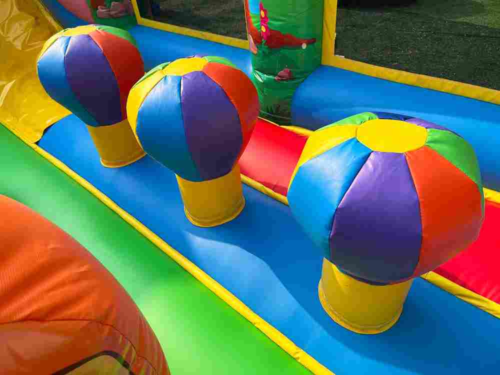 Коммерческий надувной батут «Звериная команда», 9х5х5 м