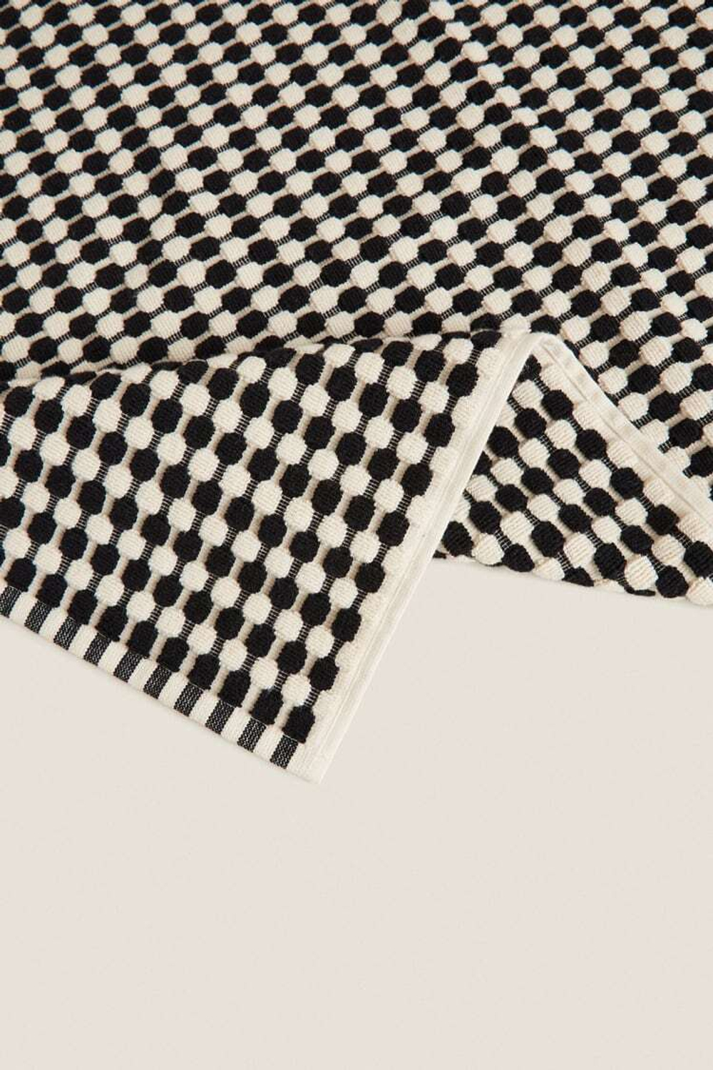 ZARA HOME РЕЛЬЕФНЫЙ КОВРИК ДЛЯ ВАННОЙ, ЧЕРНЫЙ