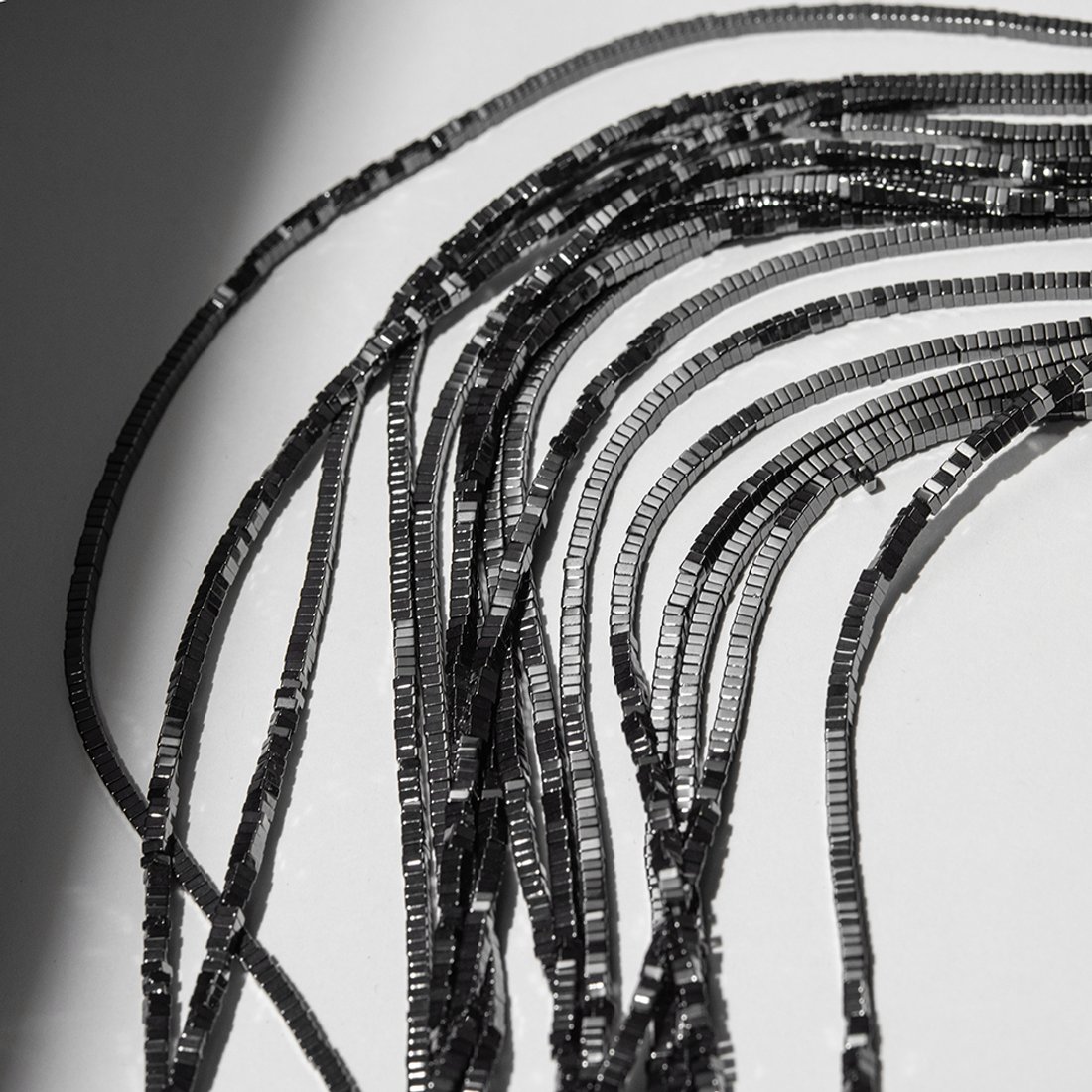 Гематин (гематит), квадраты 2*1мм, оттенок "Gun Metall"