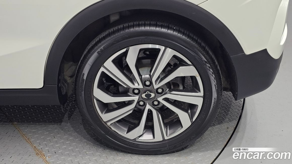 KG Mobility (Ssangyong) Very New Tivoli Бензин 1.5 2WD (04.2020)