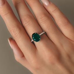 Кольцо Мечта с изумрудным агатом и белыми топазами