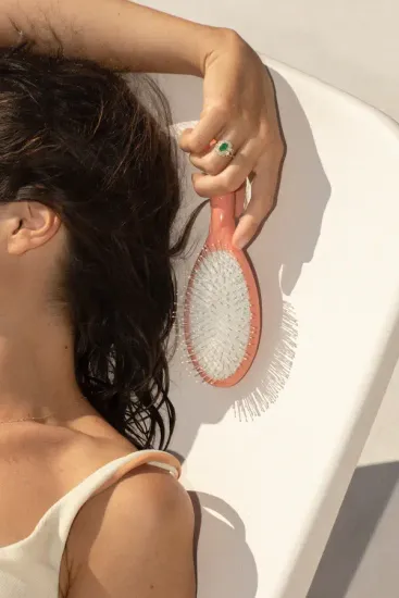 La Bonne Brosse N.04 The Miracle Detangling Scalp Brush