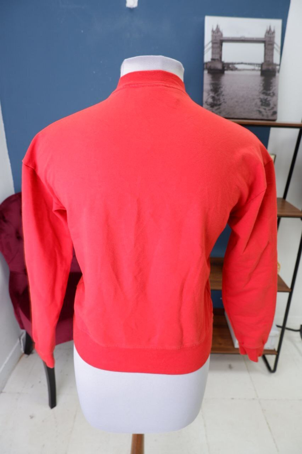 Джемпер с принтом яркий 40 размер