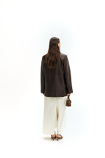 Коричневый кожаный пиджак