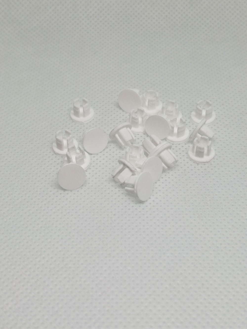 Заглушка пластиковая для отверстий белая D5 мм - 20 шт.