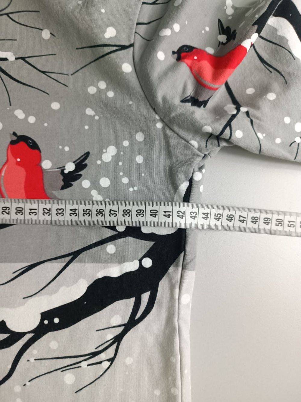 Толстовка со снегирями интересная 44 размер