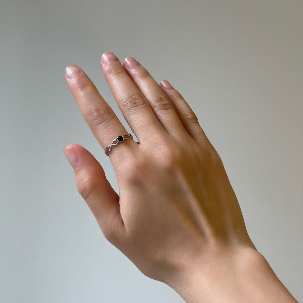 Кольцо плетеное с кругом