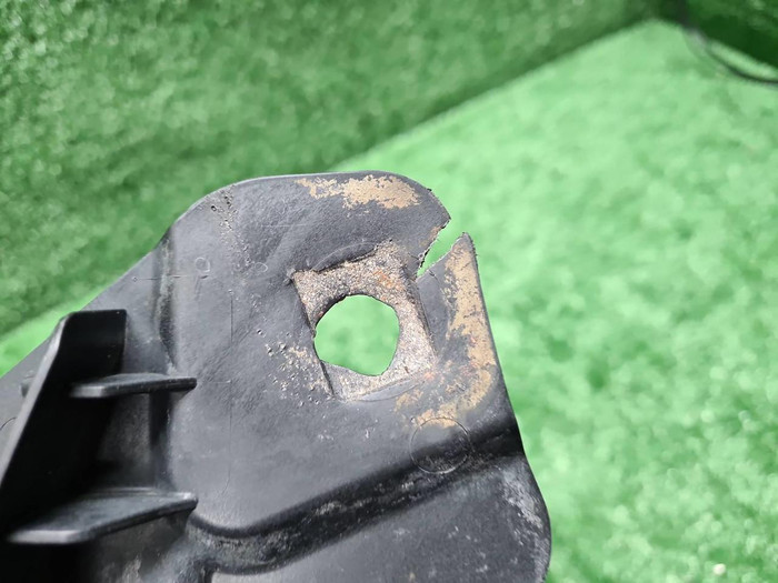 Пыльник бампера левый Mercedes E w213 (2016-2021)