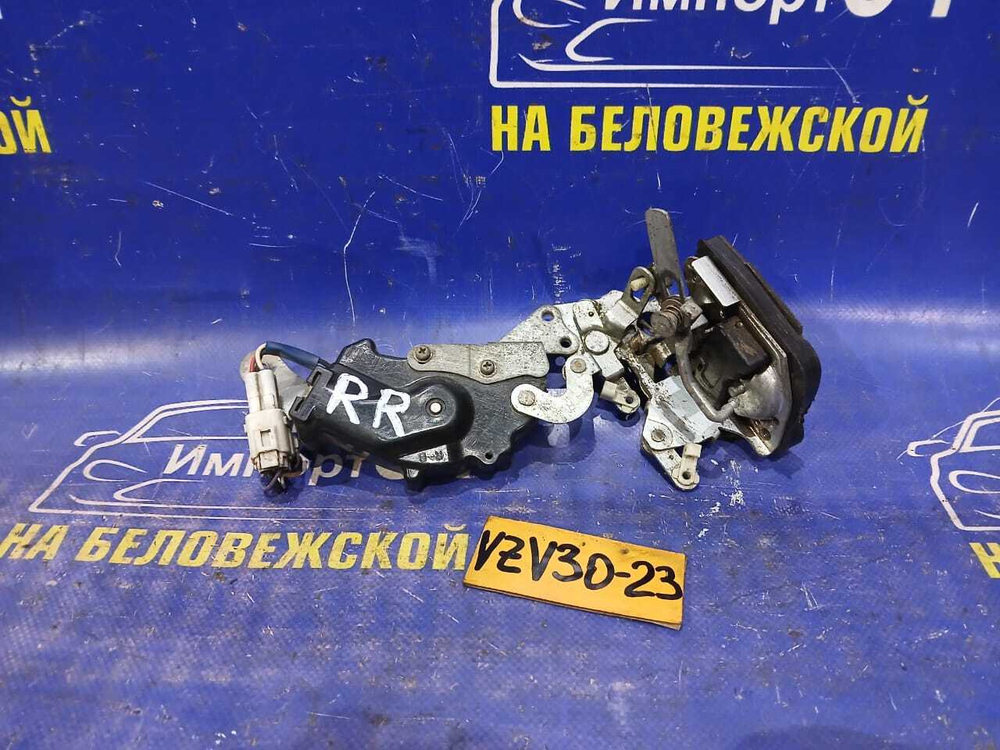 Замок двери задней правой TOYOTA CAMRY PROMINENT 1991