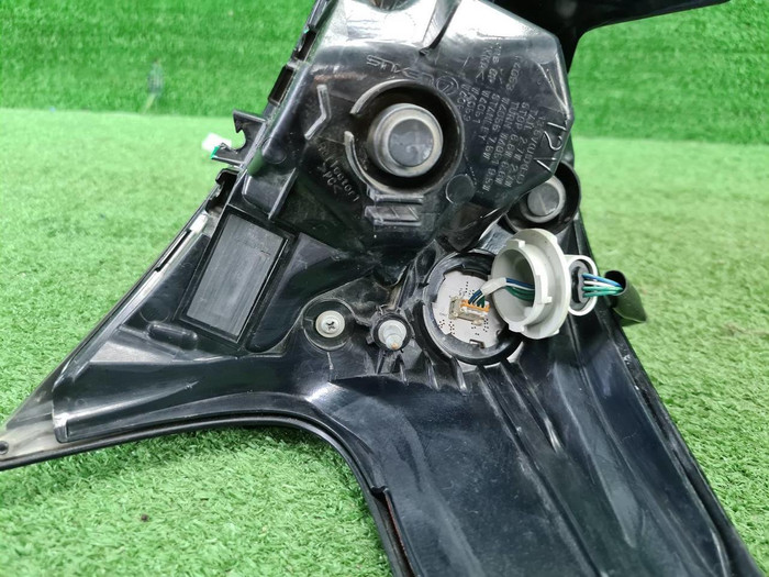 Фонарь левый внешний Lexus NX 1 (2017-2021)