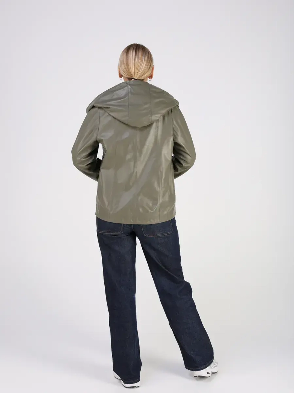 Кожаная куртка демисезонная с капюшоном