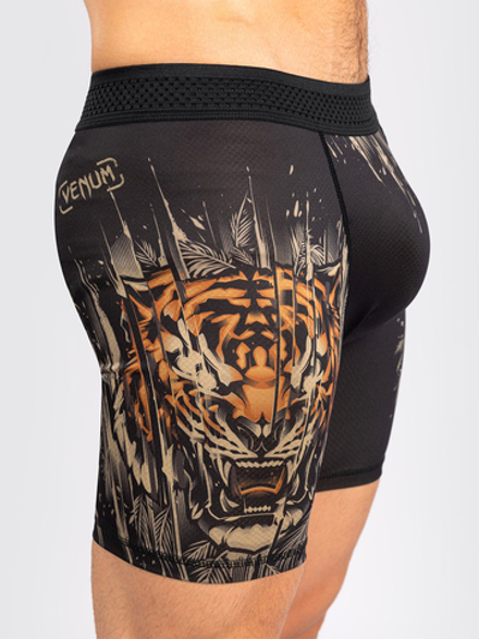 Шорты компрессионные Venum Tiger Black/Neo Orange