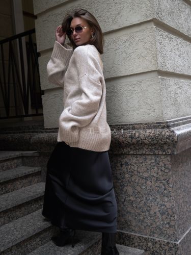 Бежевый оверсайз свитер