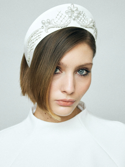 Кокошник M с жемчугом и серебристой сеткой