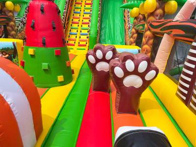 Коммерческий надувной батут "Сафари Ультра", 14*6*7,5 м.